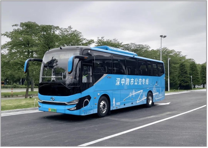 深中跨市公交车