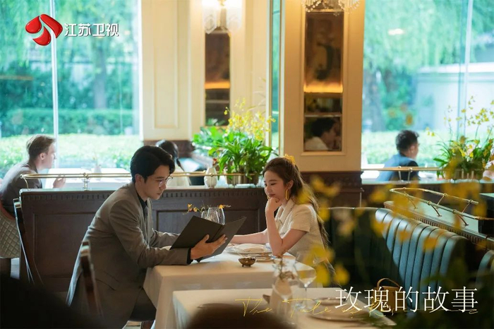 ▲剧中，庄国栋（彭冠英饰）和黄亦玫（刘亦菲饰）之间有一段“意难平”的爱情。