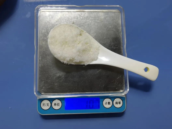 图：1 汤匙约为 10 克白糖（作者拍摄）