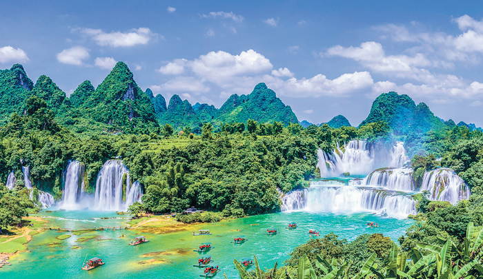 板约瀑布（左）与德天瀑布（右）    自治区文化和旅游厅/图