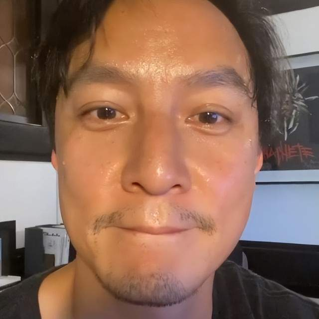 快来看看吴彦祖近照和晚宴照片,感受一下绝美的笑容和凌厉的发际线!