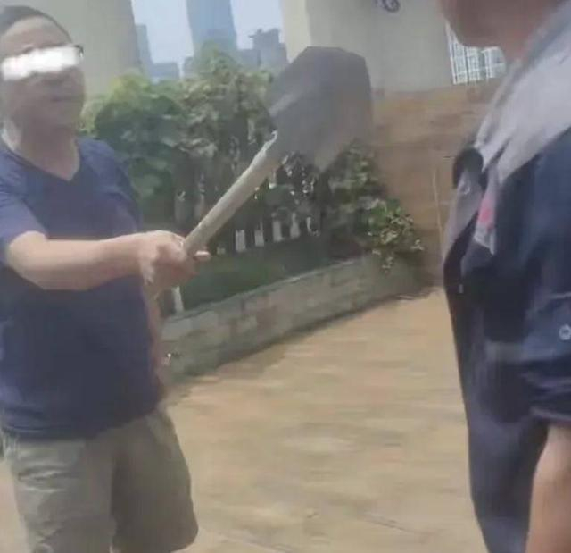 业主与工人发生争执。网传视频截图