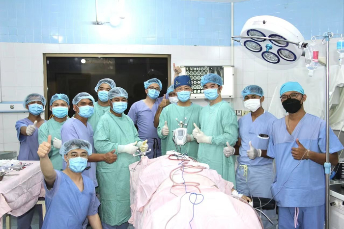 中柬医疗团队手术成功后合影。受访者供图