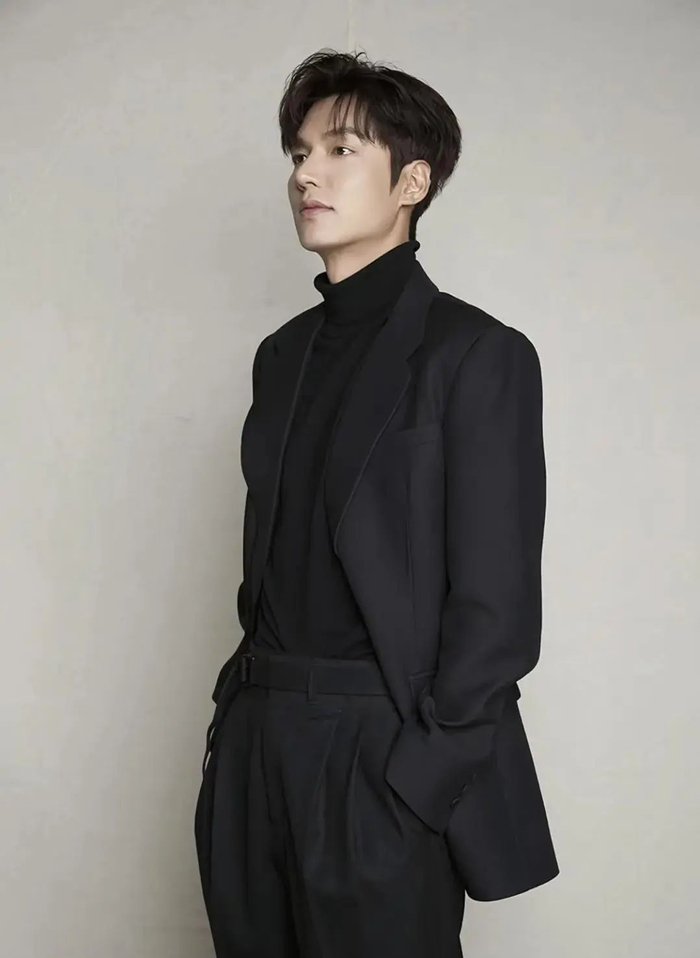 37岁李敏镐近照浮肿严重!疑似整容后遗症挂不住肉