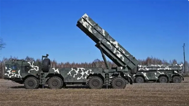 白俄大阵仗出动!"中国血统"火箭炮坐镇边境,1次点杀8个目标