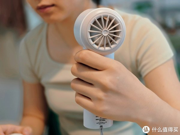 空调 冰箱 散热器,这是一个风扇该干的活儿?