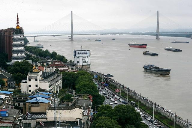 2024年6月30日，安徽安庆长江段，水位仍在上涨。视觉中国 图