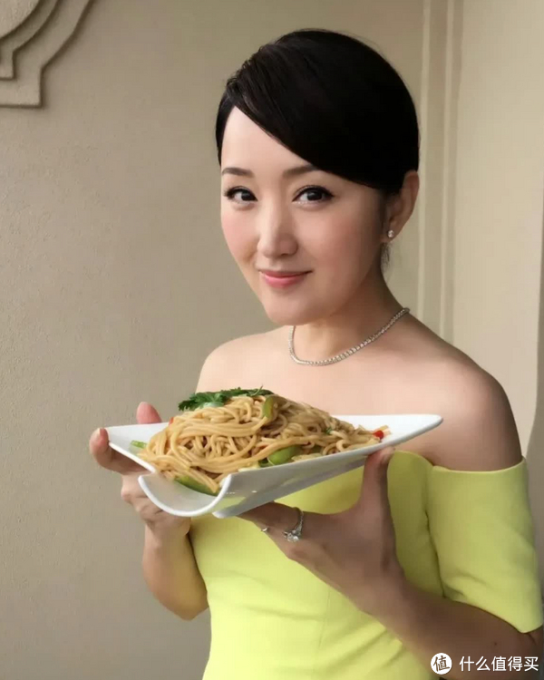 看了杨钰莹的院子,才懂何为岁月静好,养花种菜,用时间治愈自己