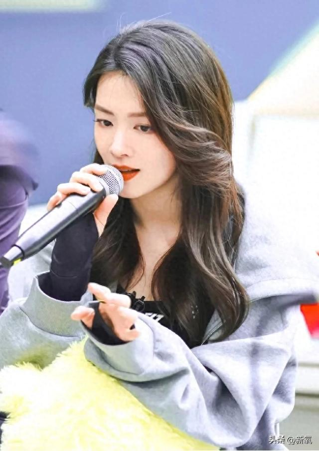 开辟爷爷系风格的她,把好不容易靠装得来的观众缘又给弄丢了