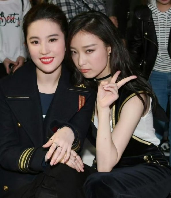 倪妮和刘亦菲好养眼 倪妮太会了,谁不想跟神仙姐姐撒娇呢?