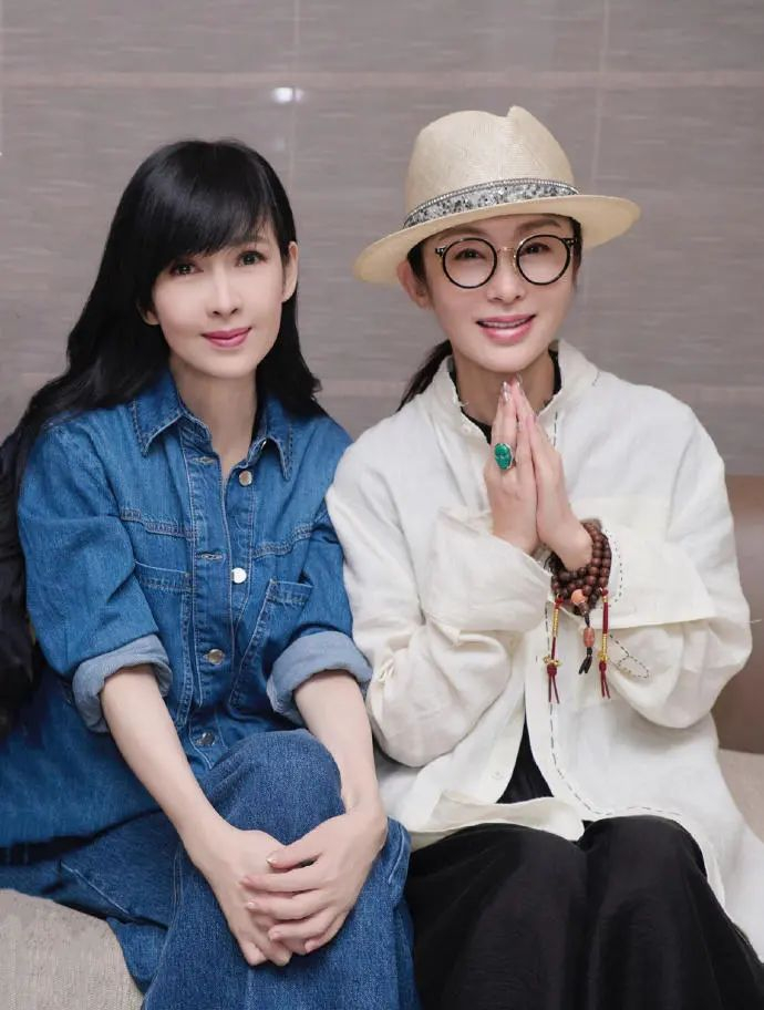 周慧敏与张敏 图据：周慧敏微博