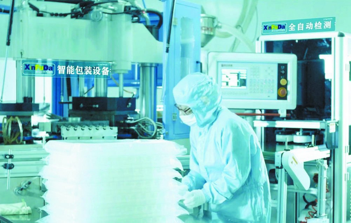 　　石家庄鑫富达医药包装有限公司生产车间。