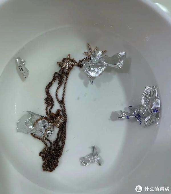 门口撒一把盐,效果太神奇了!自从掌握盐的妙用,一年省下不少钱