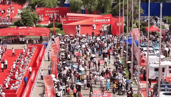 大赛现场吸引了众多市民（央广网）