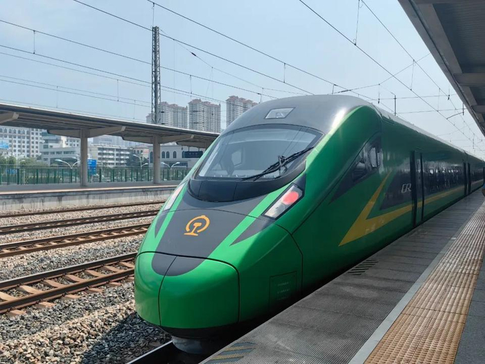 "绿巨人"来啦!临沂站直达济南站复兴号动车组今日首开