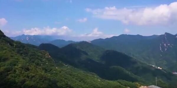 "我在天津最高峰等你"九山顶景区举行第二届军人集体婚礼