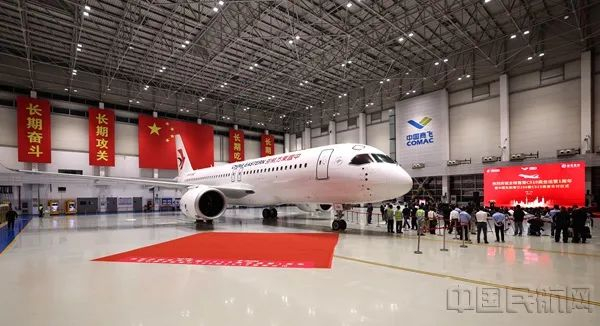 东航增订100架C919首架交付仪式（记者汪洋/摄）