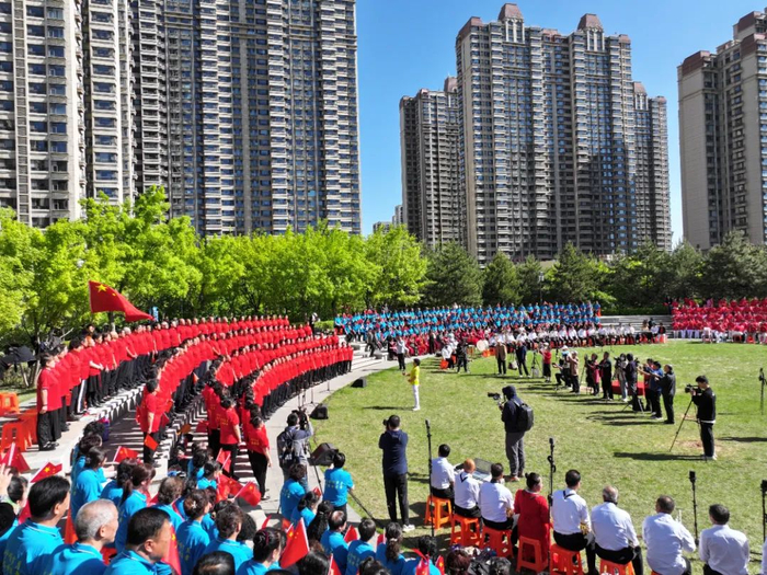 万柏林区在滨河体育公园举行群众合唱比赛。   张昊宇 摄