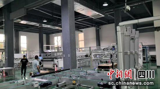 会东县玄武岩新材料产业项目生产车间。骆扬帆摄