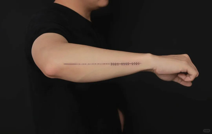 不是,哥们,正常人谁这么纹身?