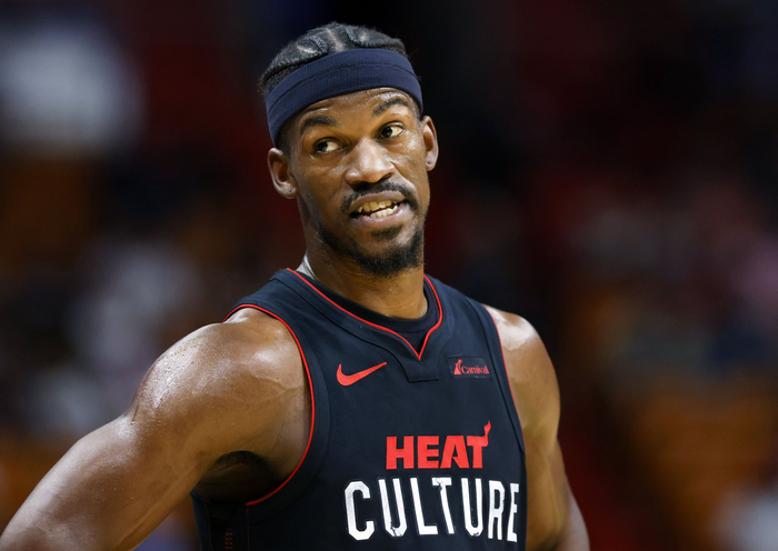 韦德:1.61亿雄鹿:字母哥:2.36亿米德尔顿:2.25亿森林狼:加内特:1.