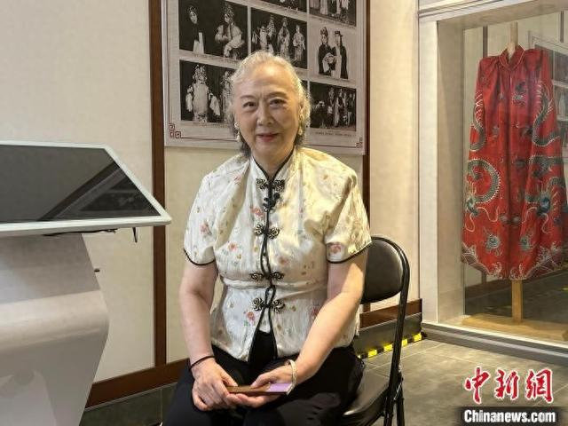 7月5日，京剧表演艺术家刘长瑜接受中新社记者专访。 国璇 摄