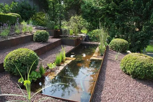别墅花园鱼池怎么打造?奉上这32个精选图例给你灵感!