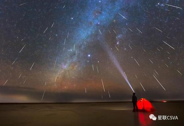 ▲露营者与冬季的双子座流星雨。星联CSVA摄影师刘彬，摄于内蒙古二连浩特。