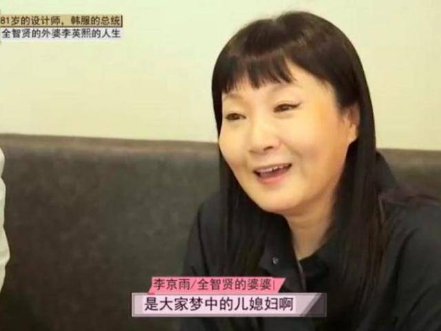 全智贤一家四口罕见同框,185cm丈夫帅过男明星!网友:她啥时候二胎的?