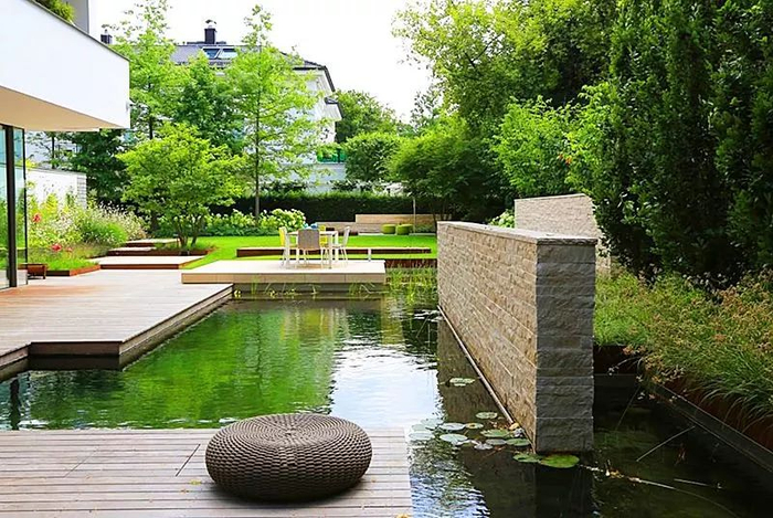 别墅花园鱼池怎么打造?奉上这32个精选图例给你灵感!