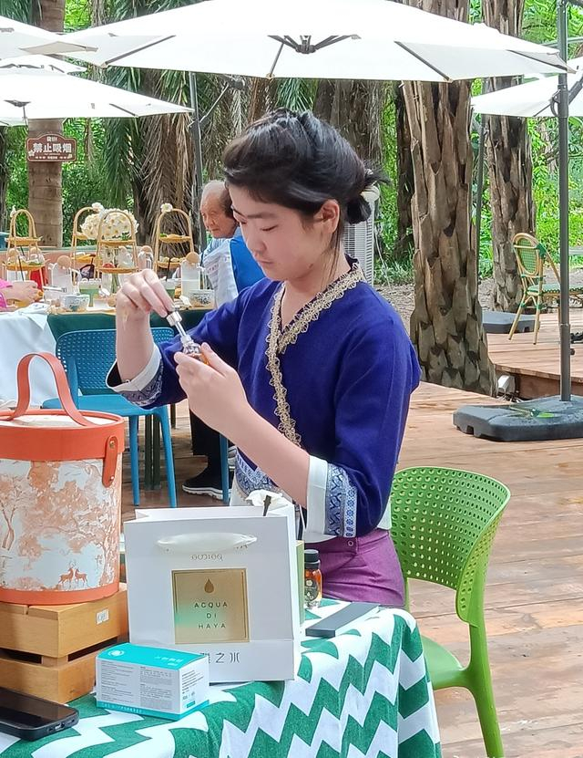17岁张子宇身高2米24,看了她父母的身高,更加期待姚明的女儿了