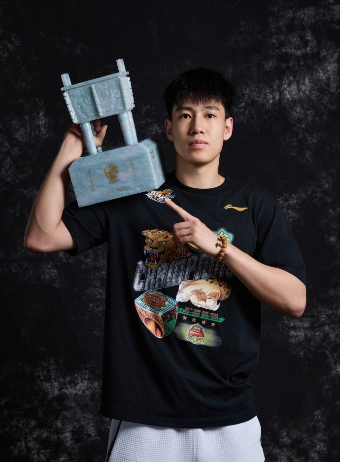 完成续约!辽宁男篮留下希望之星,杨鸣要重点培养