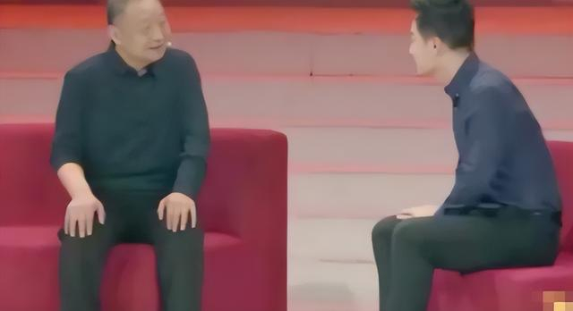 出于那个年代特有的"重男轻女"思想,父母对侯铁成