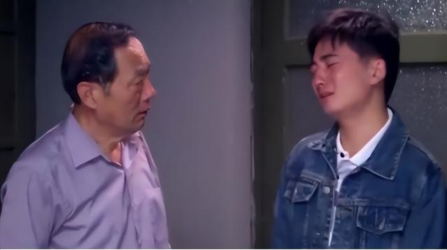 儿子上大学之后,一开始,侯铁成还会给儿子每个月提供