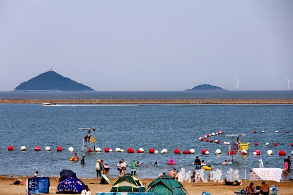 高温持续 金山城市沙滩泳区全面开放|金山|上海市_新浪新闻