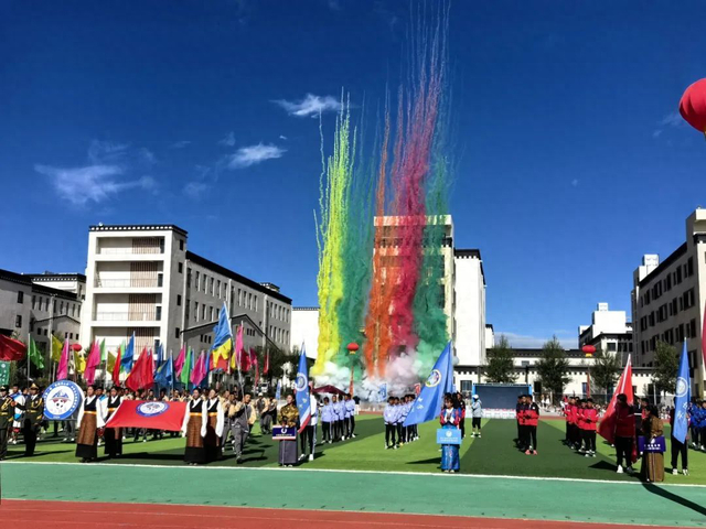 日喀则市首届"鲁藏同心杯"中学生足球邀请赛顺利开幕