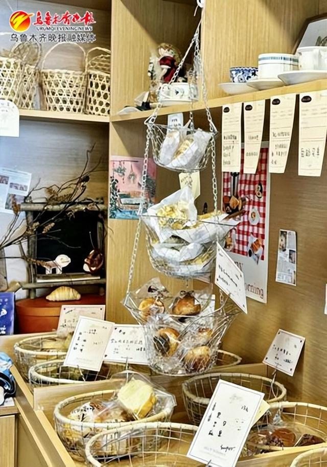 　　24小时无人值守的炊雪面包店，温馨的氛围和独特的经营模式，“圈粉”了不少年轻人。记者赵莉摄