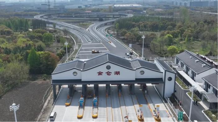 项目位于沪宜高速公路与太沙路交叉处,为梨形互通,匝道设计速度40公里