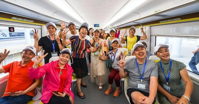 "银发"旅游专列,老年人的"黄金时代"!