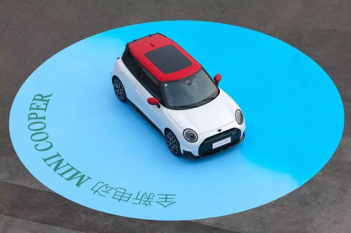 98万起,三门纯电小车!全新电动mini cooper像极了一台大号卡丁车