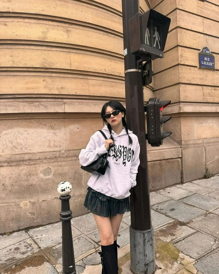 韩国女歌手姜涩琪,出生于1994年2月10日,身高161cm,体重44kg.