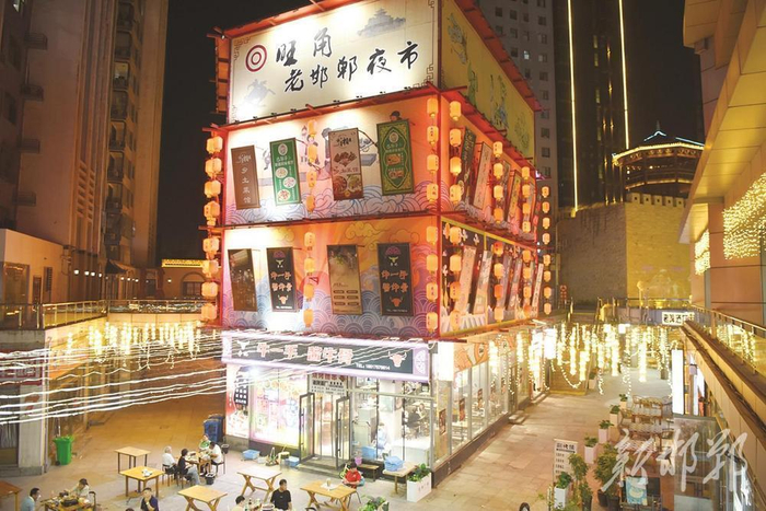 依托赵邯郸故城遗址开发而来的邯山区旺角商业街,巧妙地将文旅和夜