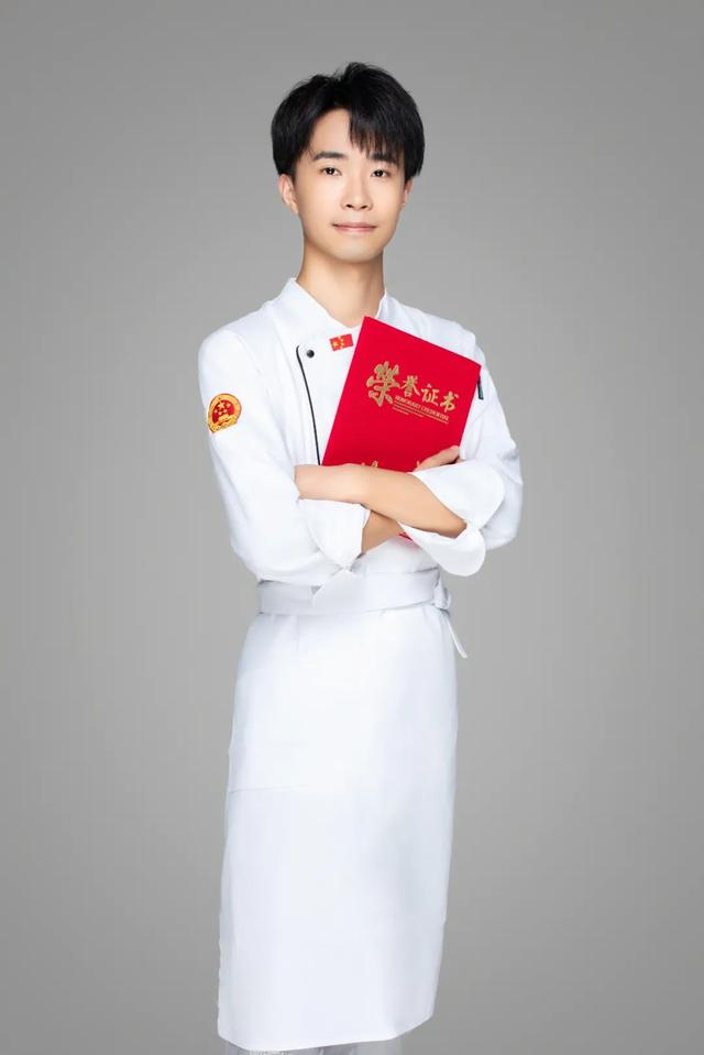 被全国知名五星级酒店录用张亚鹏班上超半数学生从教一年来成为黄冈