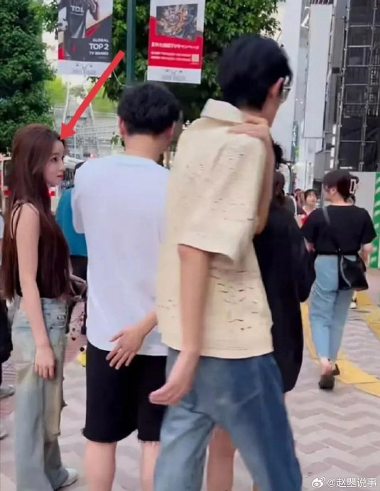 懒懒看王思聪的眼神,都拉丝了,看得出来是真爱!|结婚|正处|女孩|热恋期|两人_新浪新闻