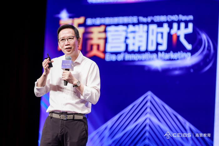 财经作家,巴九灵创始人吴晓波发表演讲下午场的分享中,在"新营销启示