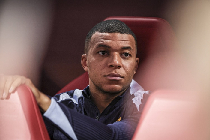 今年又无望!25岁姆巴佩至今0金球,同龄梅西4金球c罗1金球