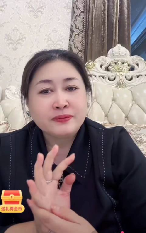 辛巴讲前妻的事辛巴妈妈呜呜呜呜呜的哭有些地方他都忘了