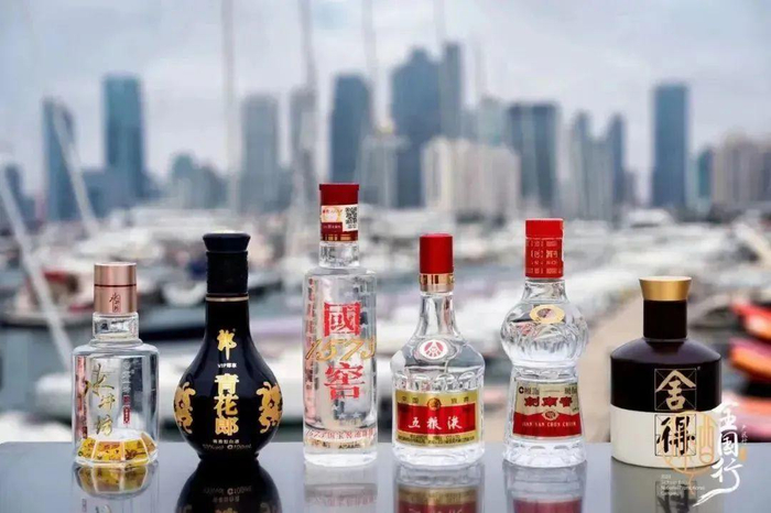 因此,川酒集团压根没有包含各具特色的"六朵金花",反而重点打造自己的