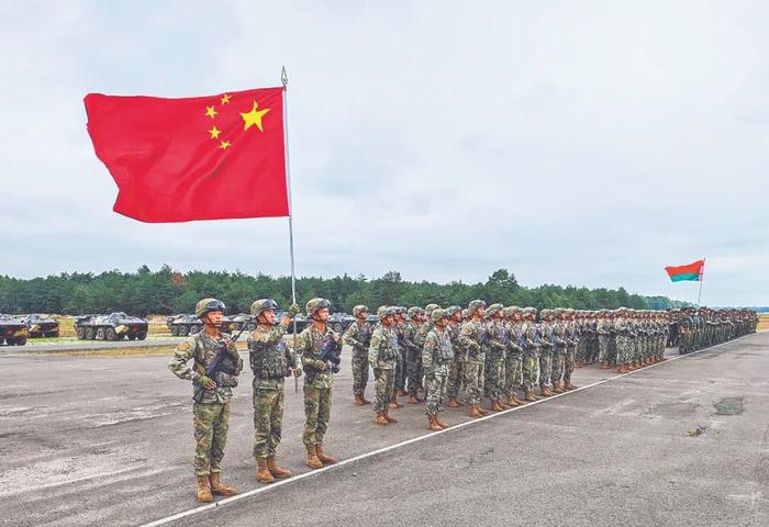 中白“雄鹰突击-2024”陆军联合训练开训仪式现场。图源:国防部发布