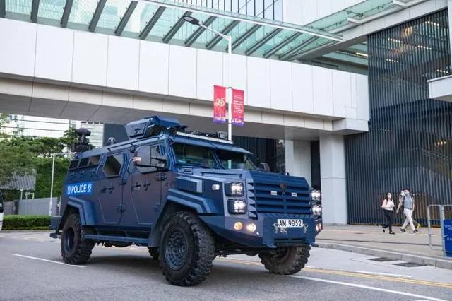 图为香港警队采购的国产“剑齿虎”警用装甲车。图片来自香港警察社交媒体
